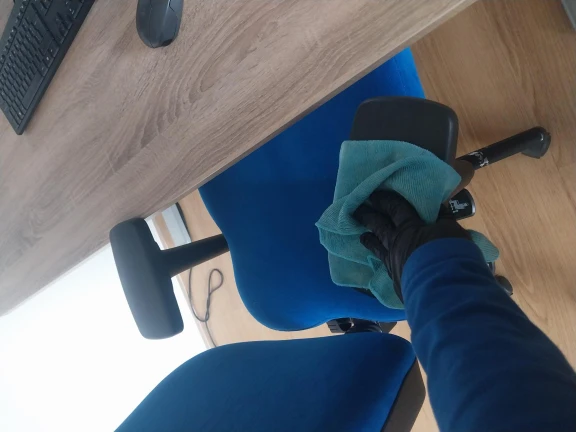 Afbeelding van de werkplek 'Huis voor de Wijk- schoonmaak'.